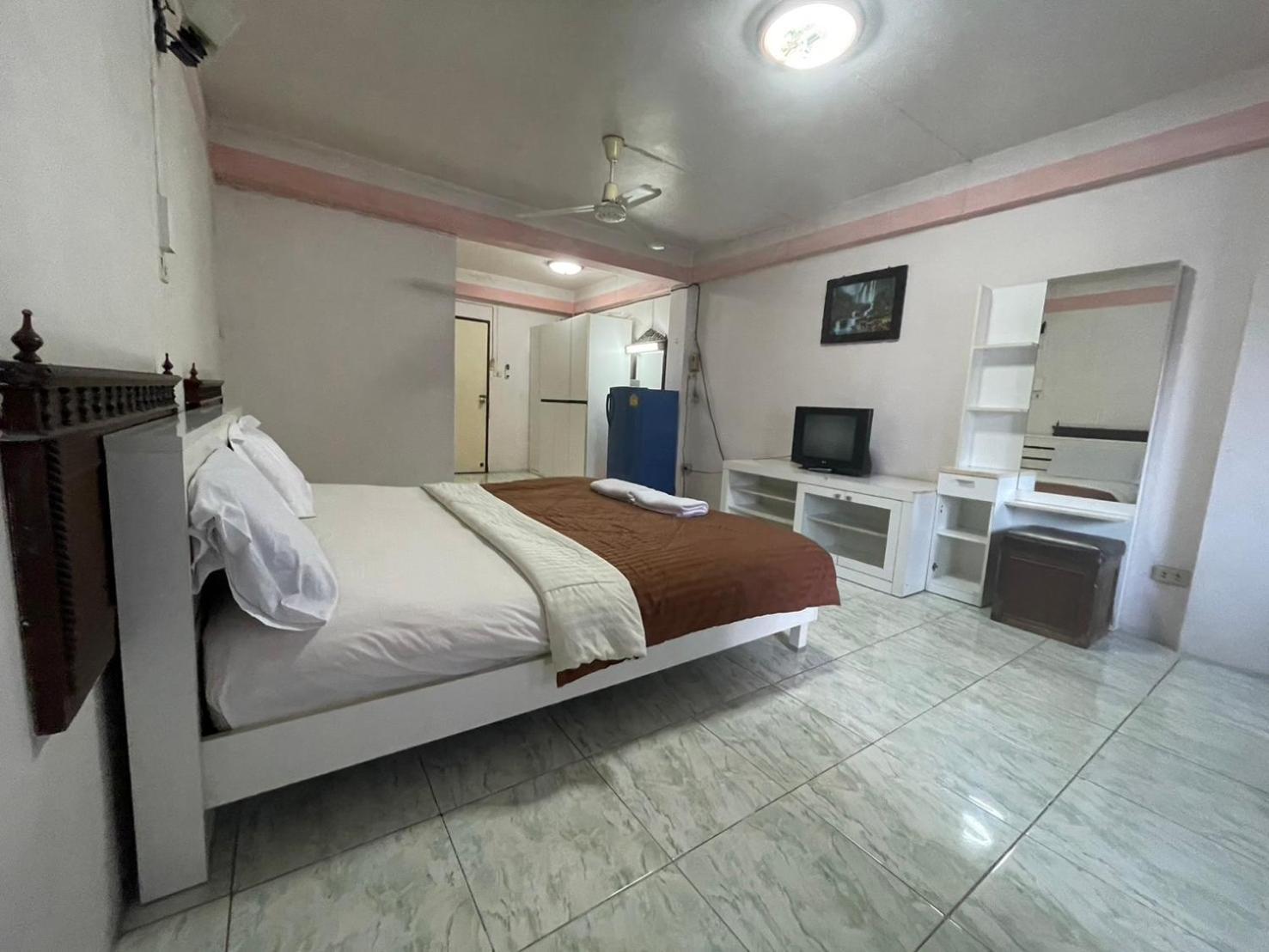 Oyo 75494 President Apartment Pattaya Dış mekan fotoğraf
