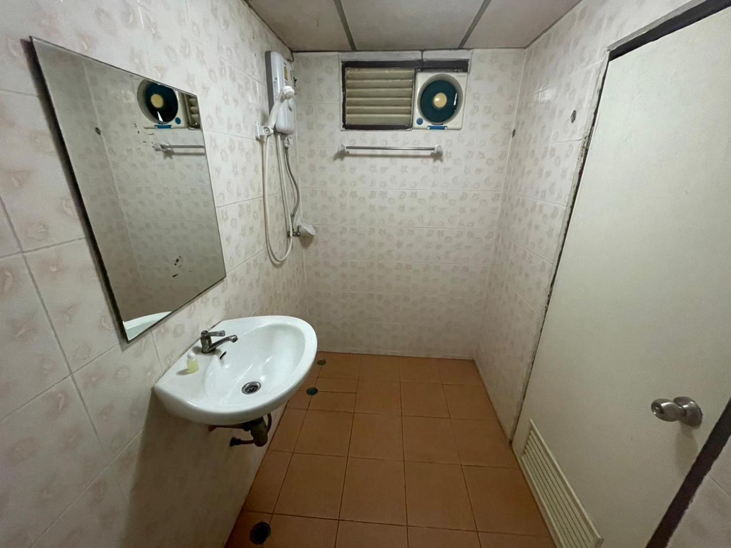 Oyo 75494 President Apartment Pattaya Dış mekan fotoğraf