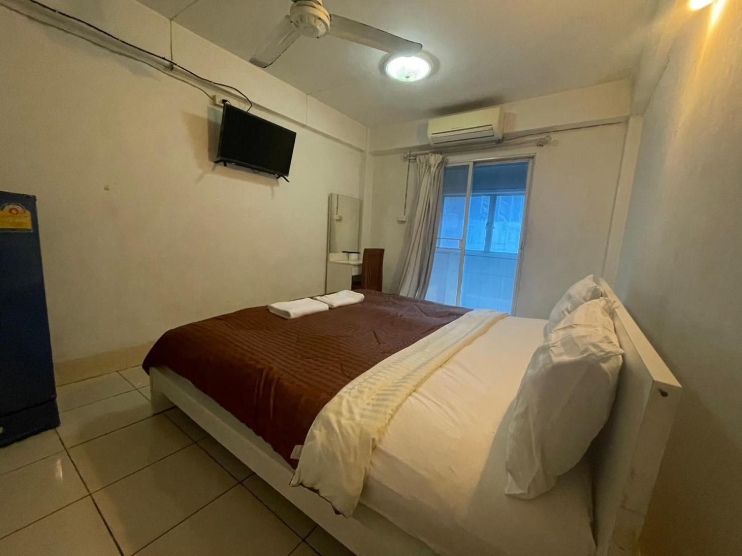 Oyo 75494 President Apartment Pattaya Dış mekan fotoğraf