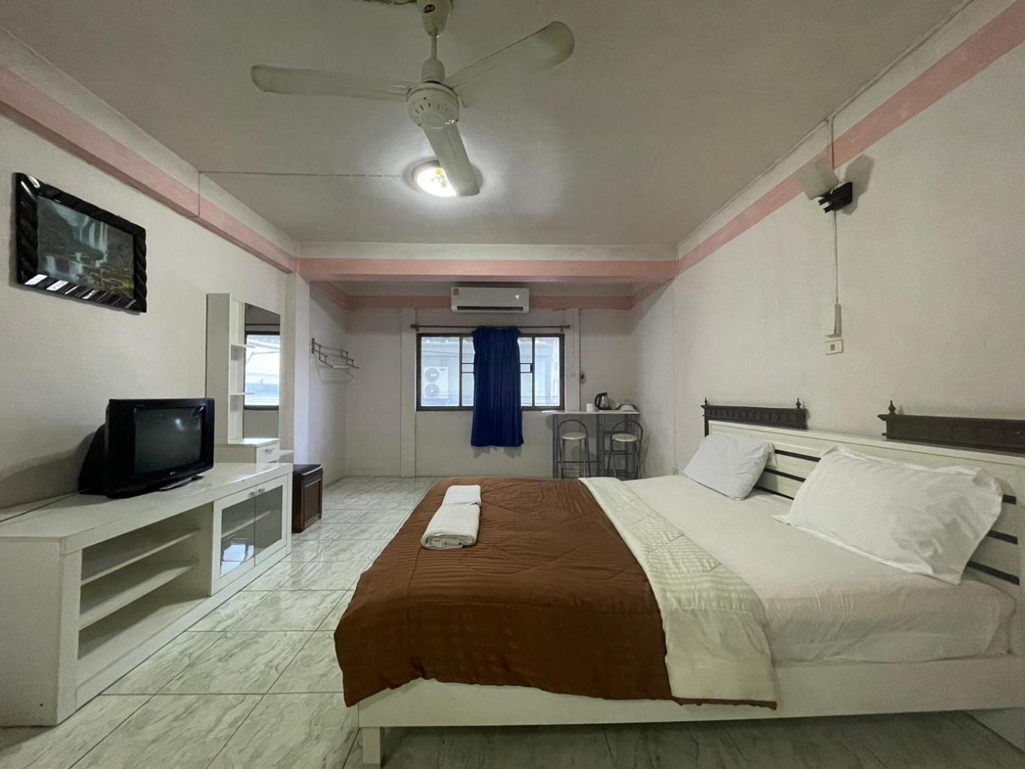 Oyo 75494 President Apartment Pattaya Dış mekan fotoğraf