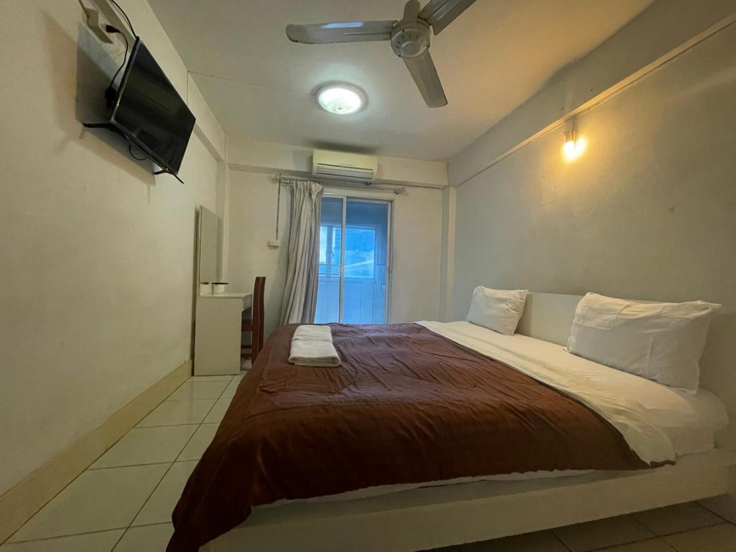 Oyo 75494 President Apartment Pattaya Dış mekan fotoğraf