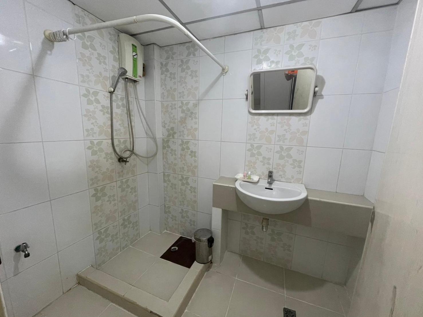 Oyo 75494 President Apartment Pattaya Dış mekan fotoğraf