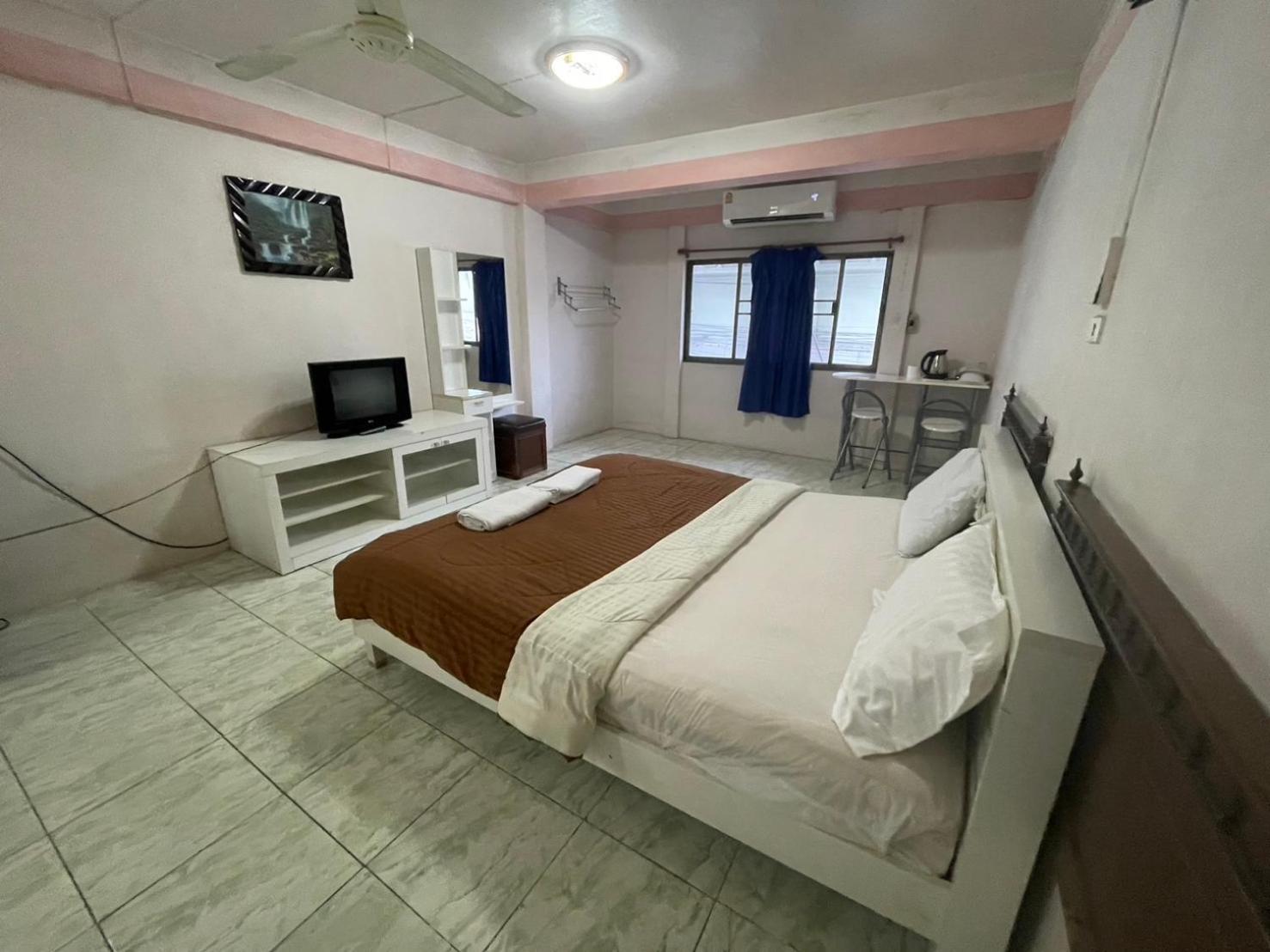 Oyo 75494 President Apartment Pattaya Dış mekan fotoğraf