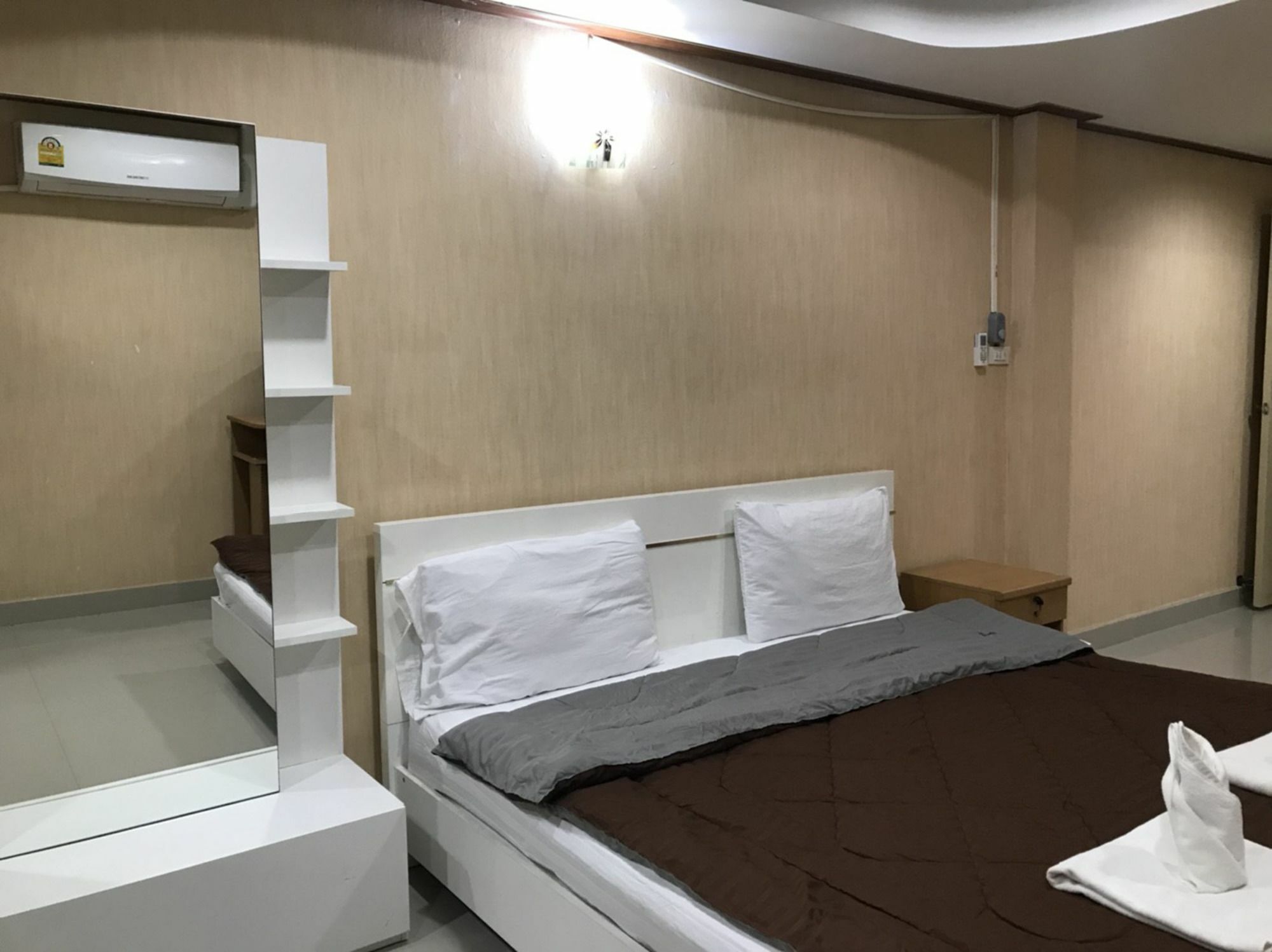 Oyo 75494 President Apartment Pattaya Dış mekan fotoğraf
